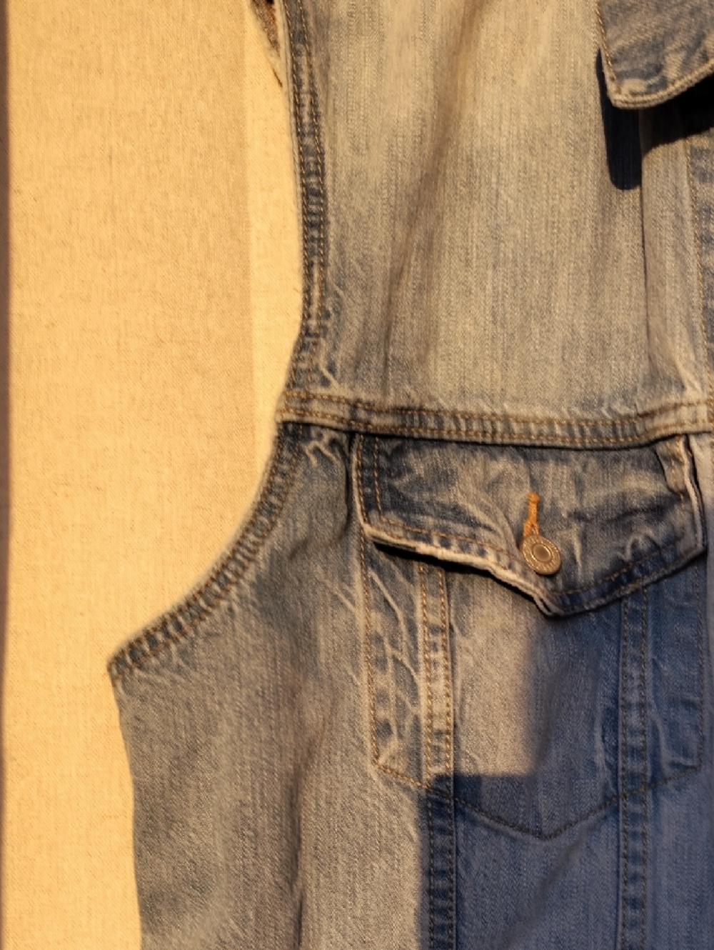 Levi's Light Blue Denim Trucker Vest Men's XL - Picture 8 of 10